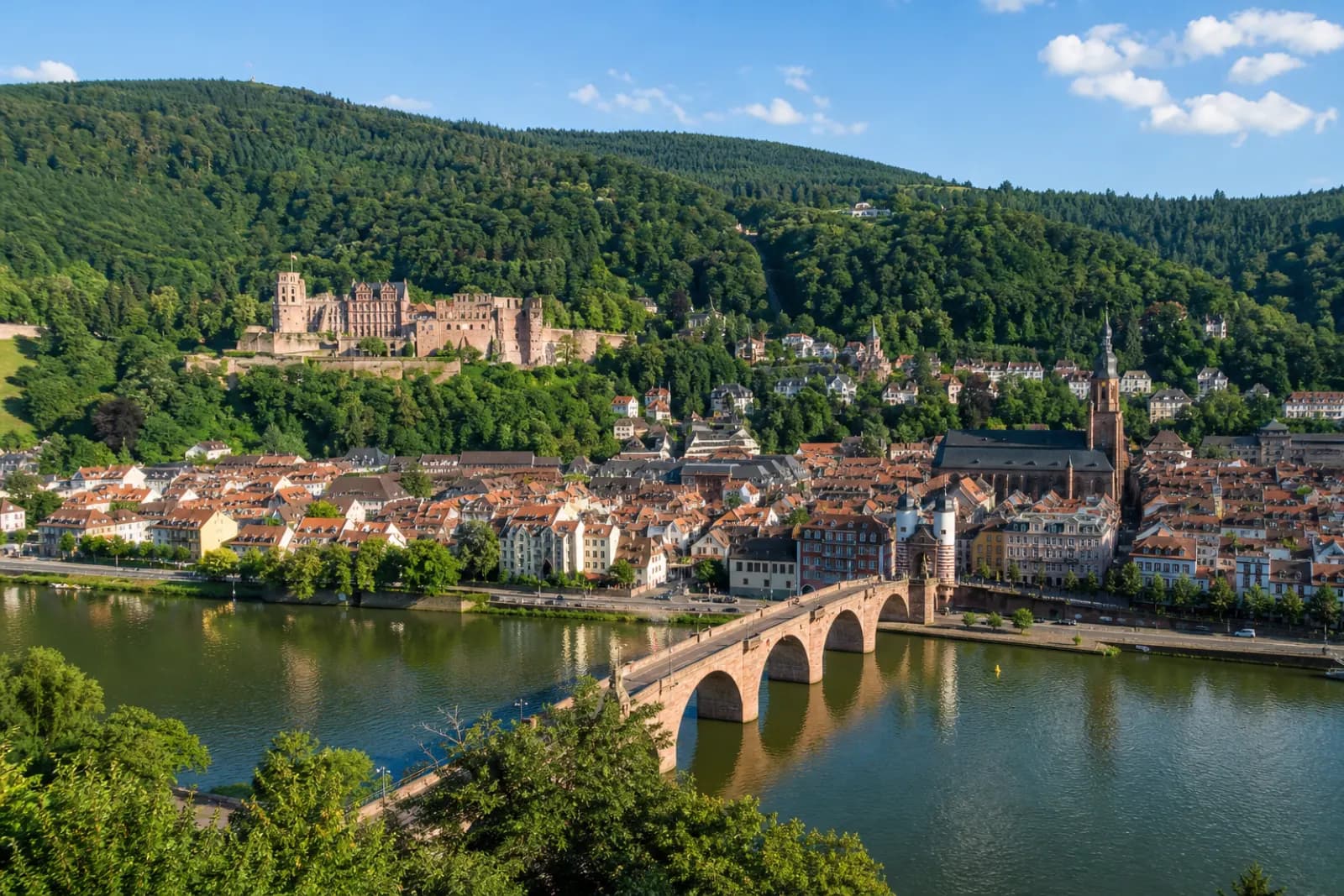 Typische Ansicht aus Baden-Württemberg: Region, in der die Baukosten 2026 bei rund 2.520 € pro Quadratmeter liegen