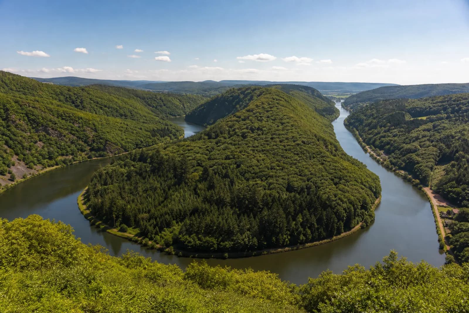 Typische Ansicht aus Saarland: Region, in der die Baukosten 2026 bei rund 2.200 € pro Quadratmeter liegen