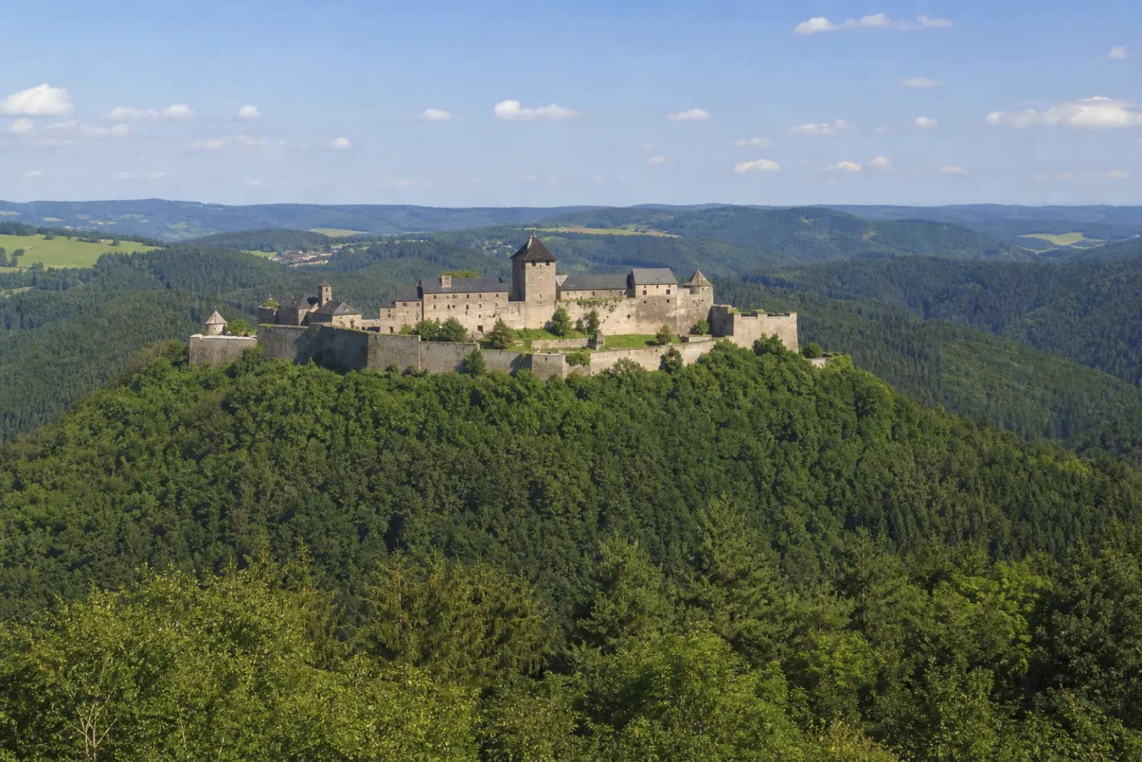 Typische Ansicht aus Thüringen: Region, in der die Baukosten 2026 bei rund 2.070 € pro Quadratmeter liegen