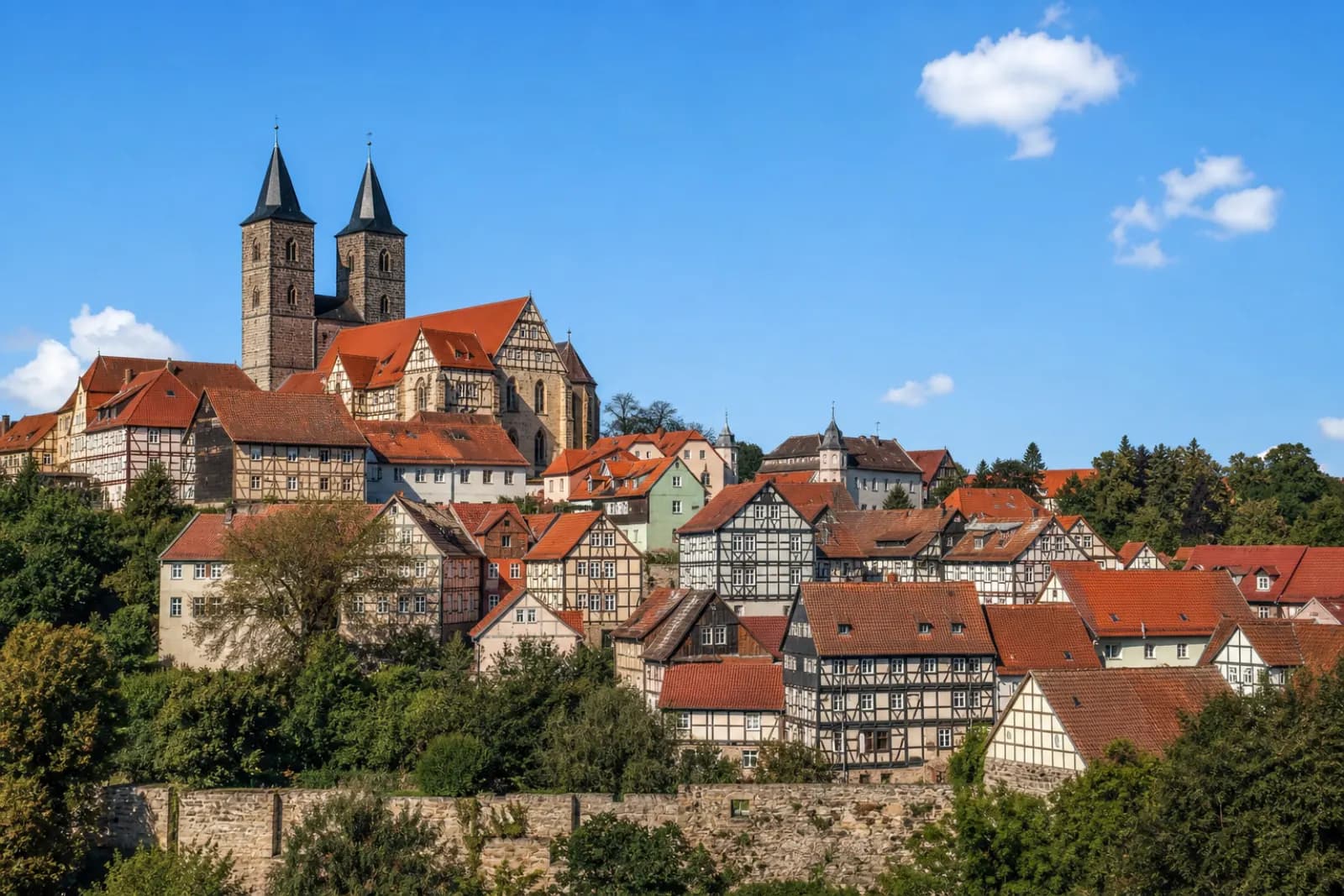 Typische Ansicht aus Sachsen-Anhalt: Region, in der die Baukosten 2026 bei rund 2.020 € pro Quadratmeter liegen