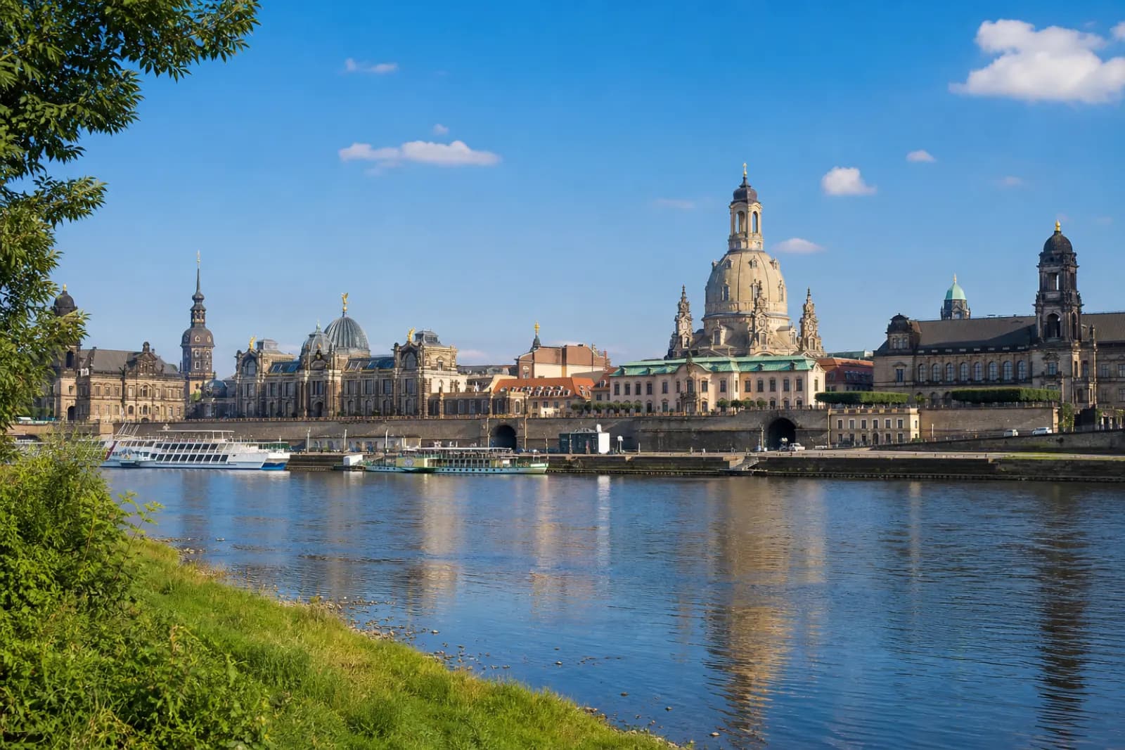 Typische Ansicht aus Sachsen: Region, in der die Baukosten 2026 bei rund 2.090 € pro Quadratmeter liegen